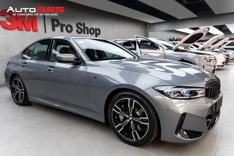 BMW 330i màu xám trước khi dán phim cách nhiệt 3M CR BLK tại Auto365.vn - Trụ Sở Chính