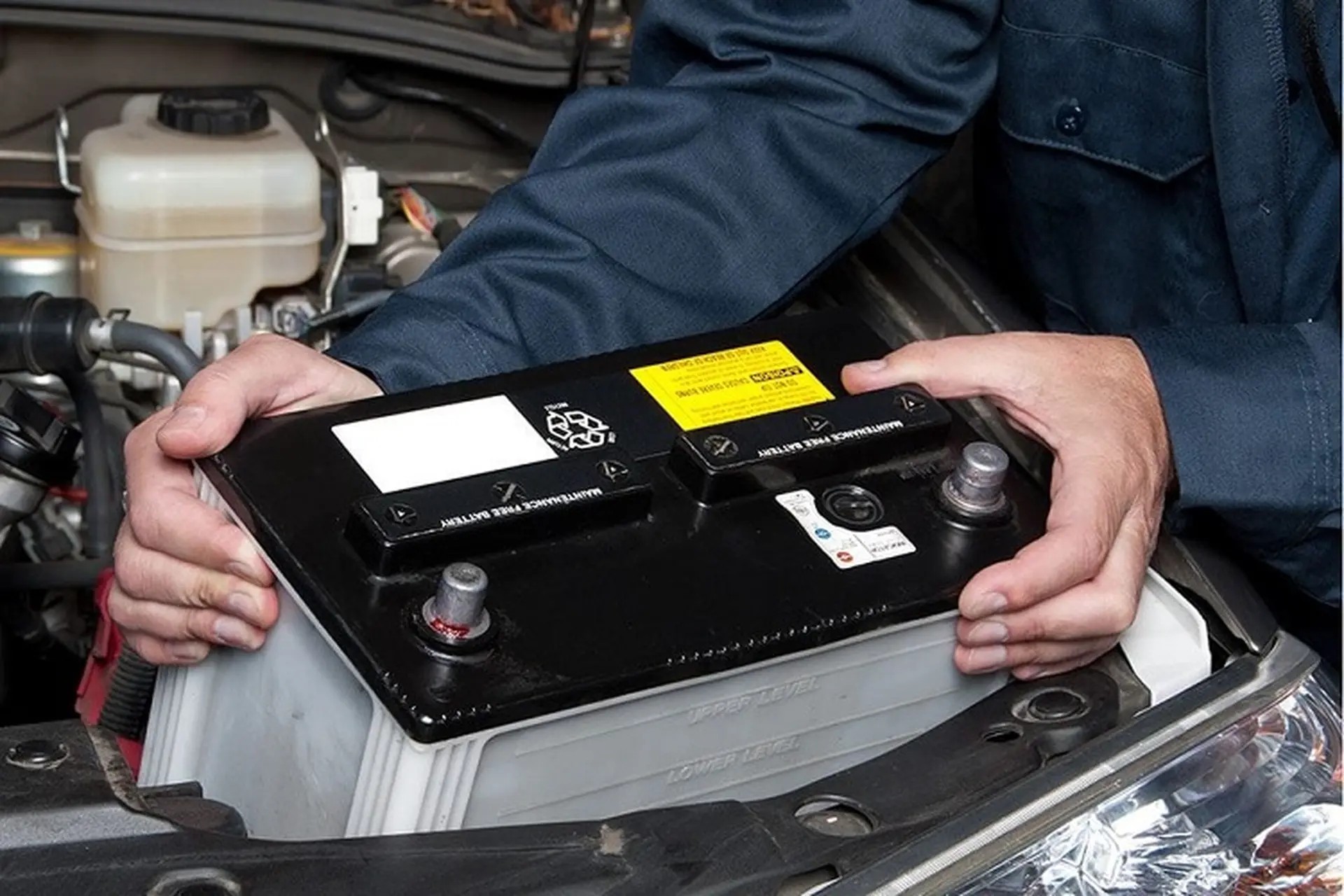 cac-bo-phan-tren-o-to-de-gap-loi-trong-mua-nang-nong (2).jpg