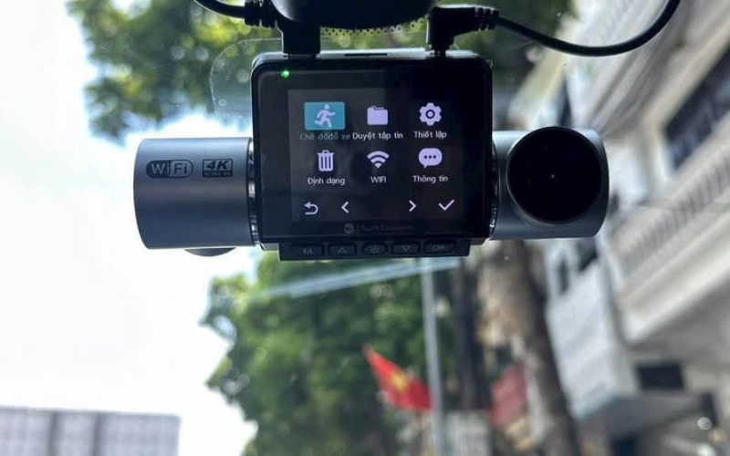 Auto365vn Camera Hanh Trinh Yuemi Q5 2webp Img 6a460da82cc2b5.64912926 Auto365vn