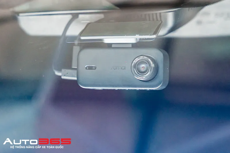 Camera trước 70mai A210 trên Kia Carnival 2022