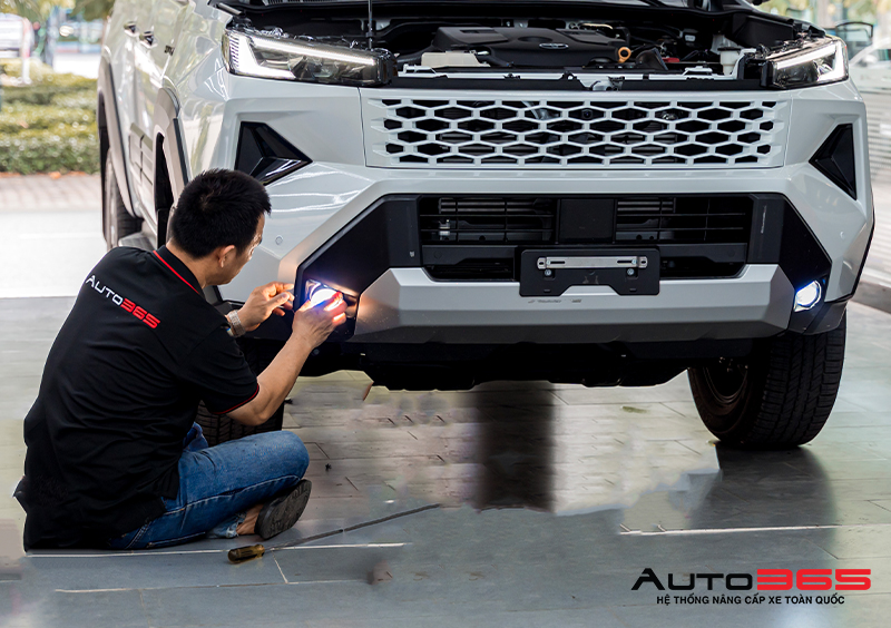 Auto365vn Can Chinh Den Bi Gam Toyota Hilux Img 6a5eee64836767.95795119