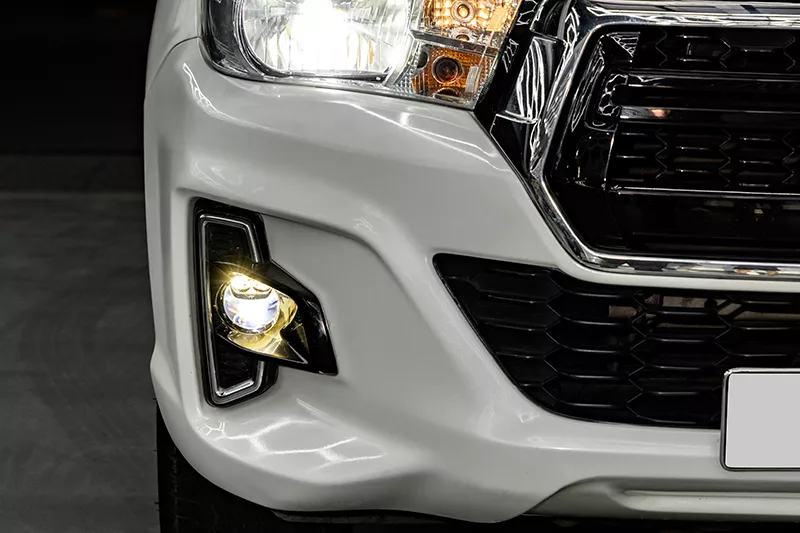 Toyota Hilux 2020 sau khi lắp Bi gầm AES SV 3.0 Max tại Auto365