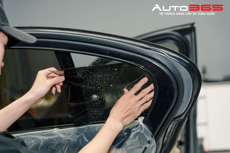 dan-phim-cach-nhiet-giup-bao-ve-nguoi-ngoi-trong-xe-khi-kinh-vo (2).jpg