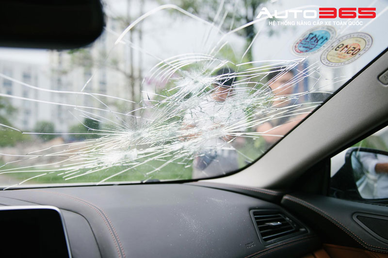 dan-phim-cach-nhiet-giup-bao-ve-nguoi-ngoi-trong-xe-khi-kinh-vo (4).jpg