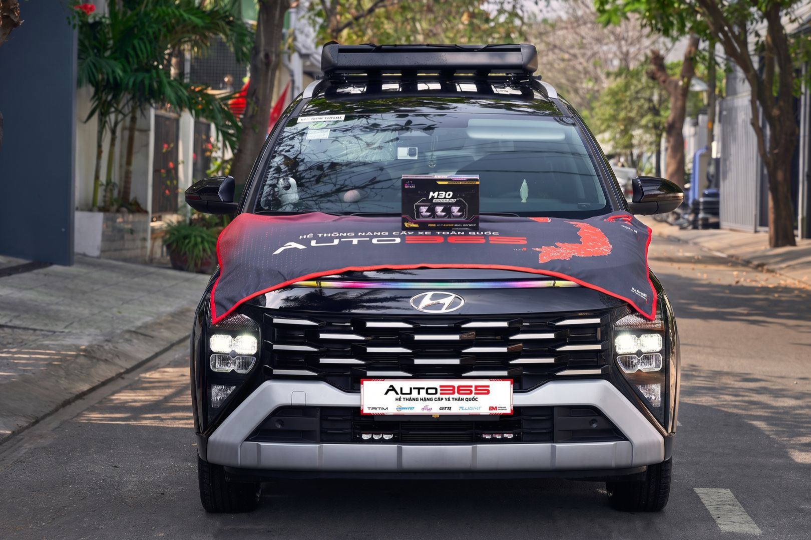 Hyundai Stargazer sau khi lắp M30 Ultra V2, góc chụp toàn xe