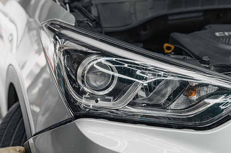 Cụm đèn nguyên bản của Hyundai Santa Fe 2018 trước khi nâng cấp Bi LED X-Light V30 Ultra bản 2023
