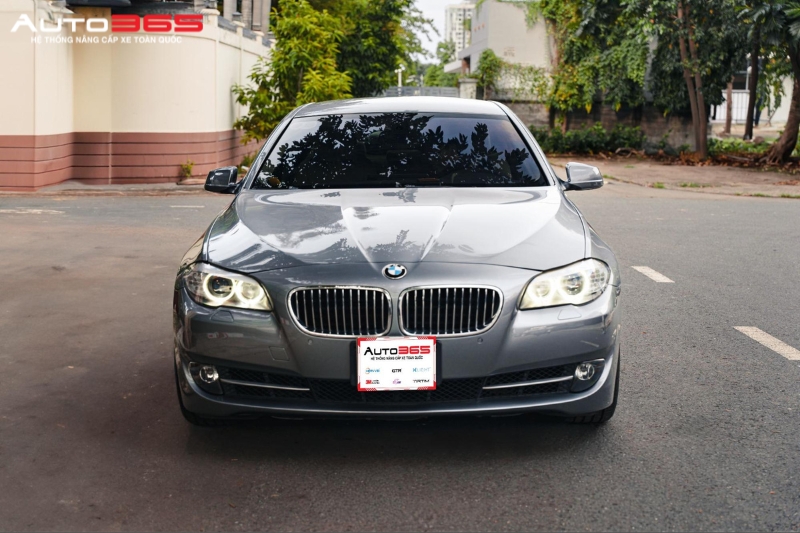 doi-net-ve-xe-bmw-523i.jpg