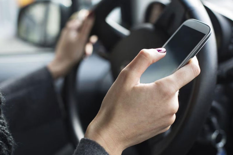 florida-de-xuat-cam-cam-dien-thoai-khi-lai-xe-ke-ca-khong-su-dung (2).jpg