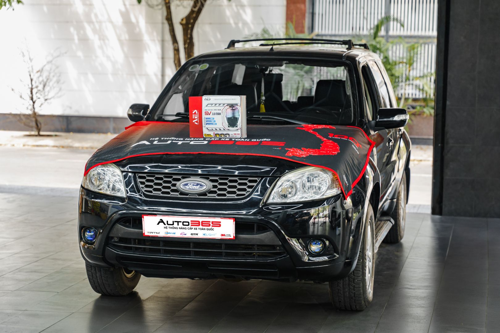 Chi tiết Ford Escape 2010 khi nâng cấp AES SV 3.0 Max, toàn xe góc bên phải