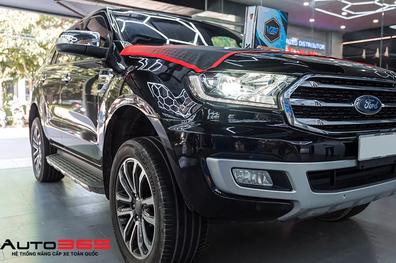 Ford Everest 2019 sau khi lắp X-Light V30 Ultra 2023