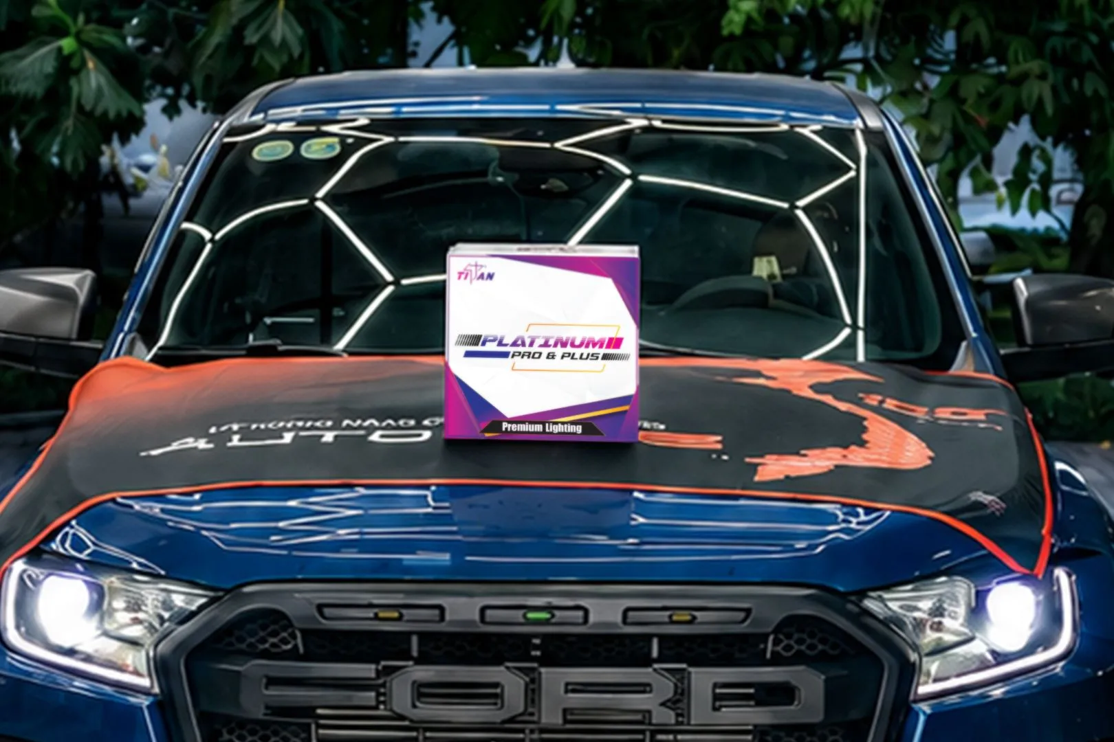 Cận cảnh hộp sản phẩm bi laser Titan Platinum Plus trên Ford Ranger Raptor 2020