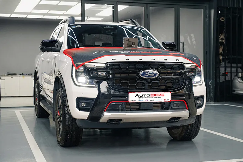 Ford Ranger Stormtrak 2024 tại Auto365 trong ca lắp camera hành trình 70mai A800SE.