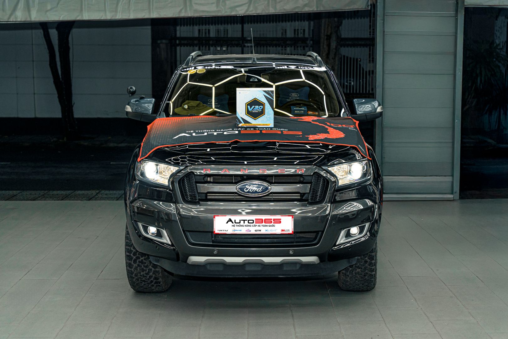 Ford Ranger Wildtrak nâng cấp X-Light V30 Ultra, góc chụp toàn xe