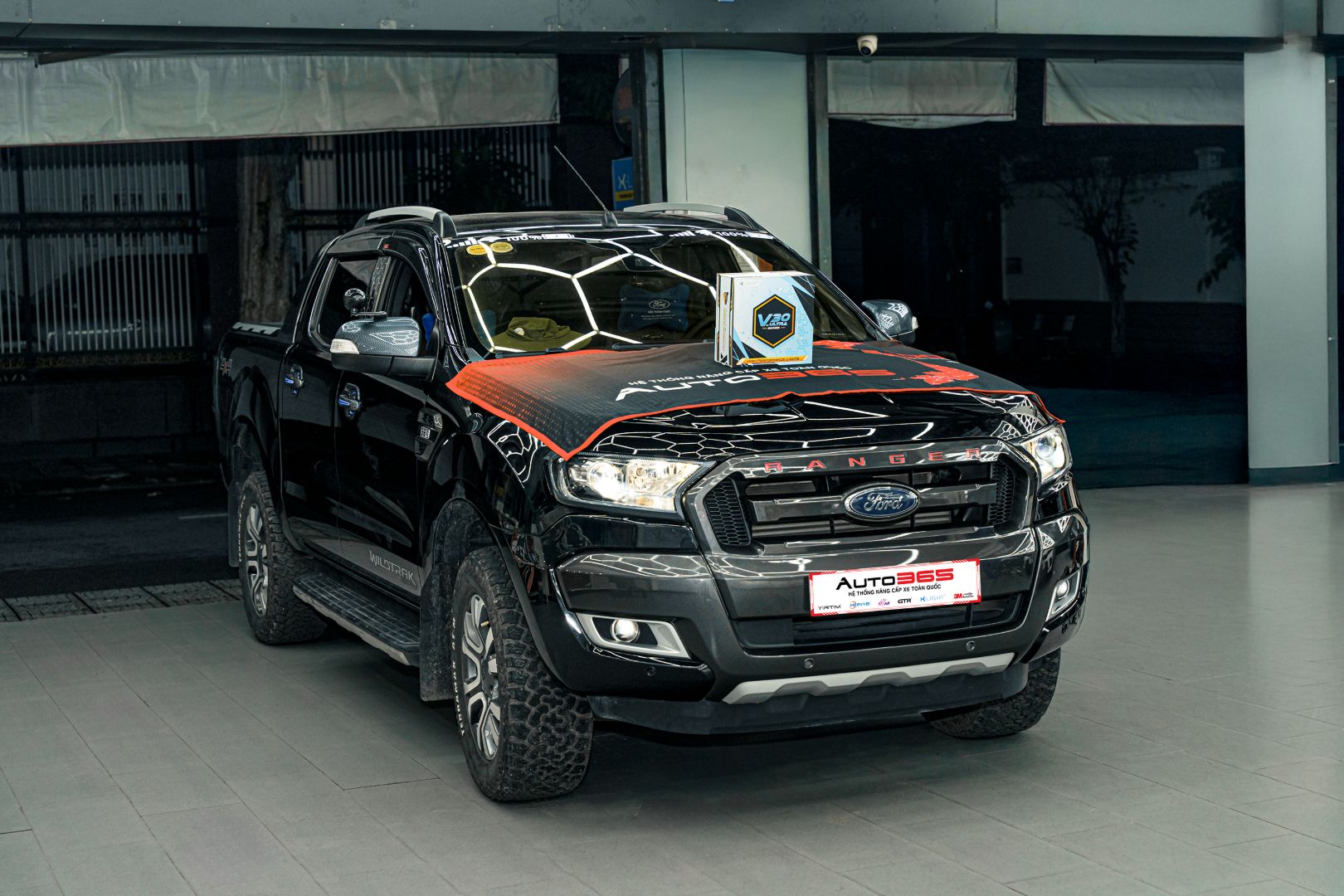 Ford Ranger Wildtrak nâng cấp X-Light V30 Ultra, góc chụp toàn xe hướng bên phải