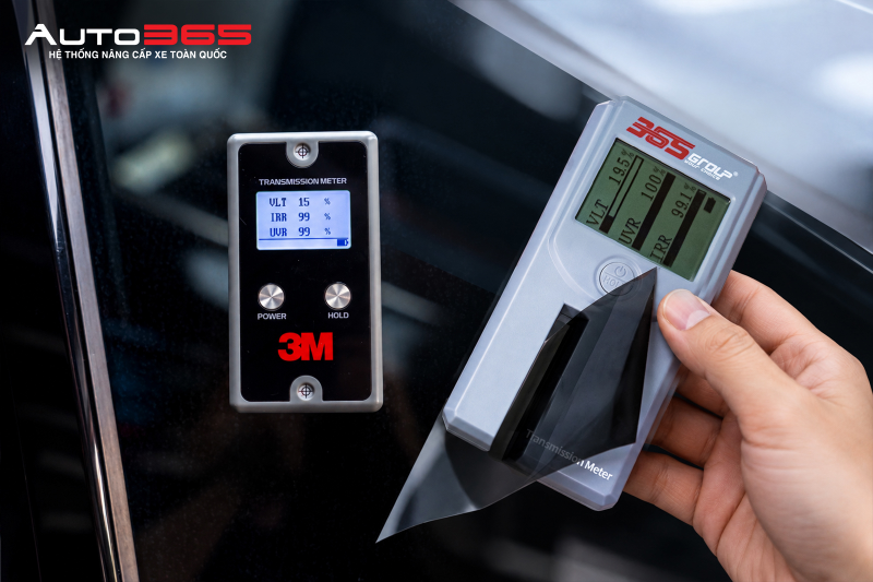 Hai dòng máy test phim cách nhiệt khác nhau đo kiểm cùng một mẫu phim cho kết quả chênh lệch