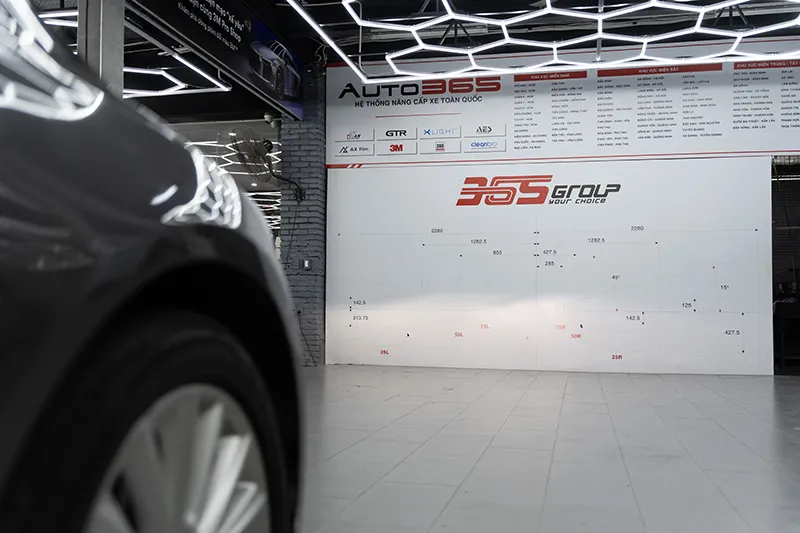 Auto365vn Hinh Anh Anh Sang Hai Ben Khong Deu Img 6a94e378861384.82231390
