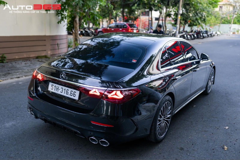 hinh-anh-dan-phim-cach-nhiet-3m-cr-blk-xe-mercedes-benz-e-class (5).jpg