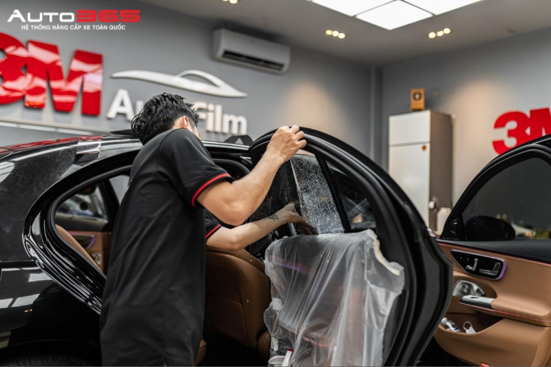 hinh-anh-dan-phim-cach-nhiet-3m-cr-blk-xe-mercedes-benz-e-class.jpg