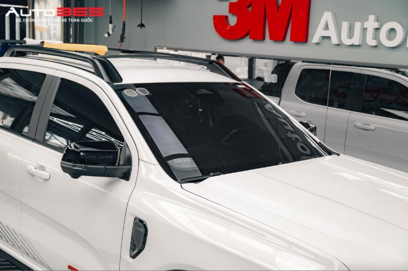 hinh-anh-dan-phim-cach-nhiet-3m-ford-ranger-stormtrak-kinh-lai (2).jpg