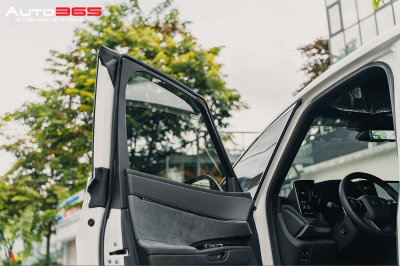 hinh-anh-dan-phim-cach-nhiet-3m-goi-crystalline-cr-blk (3).jpg