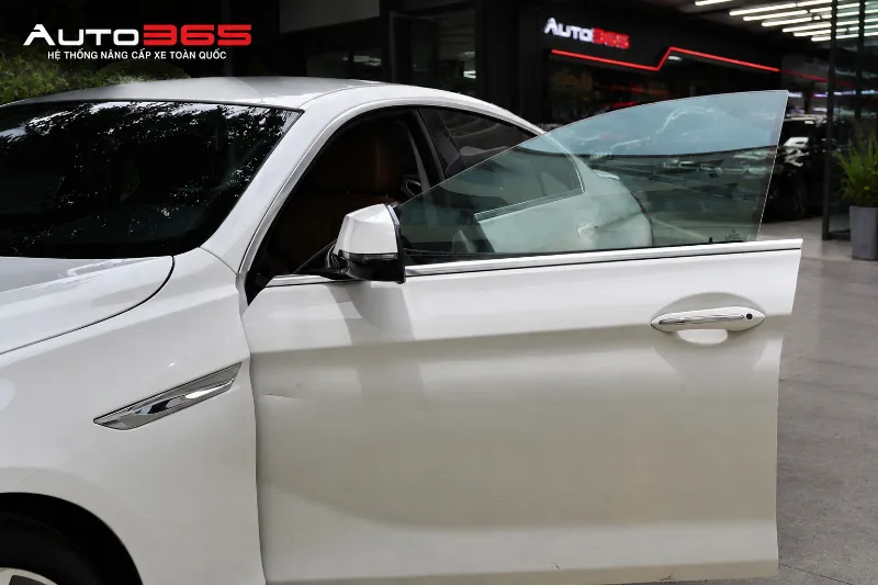 Hình ảnh minh họa kính cửa không khung (frameless) trên ô tô