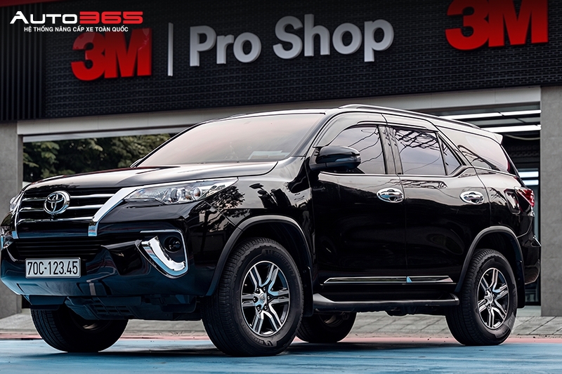 Auto365vn Hinh Anh Thuc Te Toyota Fortuner Sau Khi Hoan Thien Cau Hinh 3m Crystalline Cr Blk Projpg Img 6a4788e7bc31e3.23679243 Auto365vn