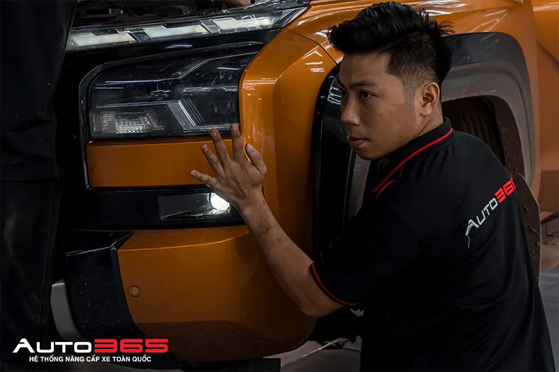 Hốc đèn gầm Mitsubishi Triton 2025 trước khi lắp AES SV 2.0 Max