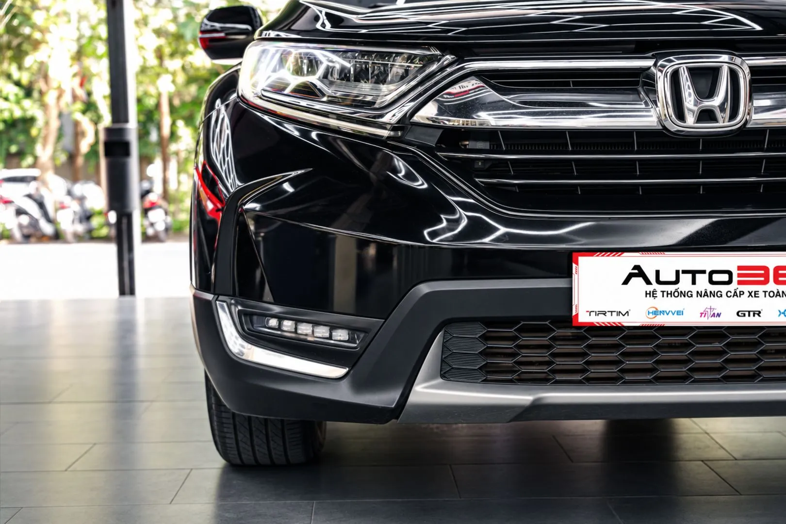 Khu vực đèn gầm trên Honda CR-V 2018 trước khi nâng cấp.
