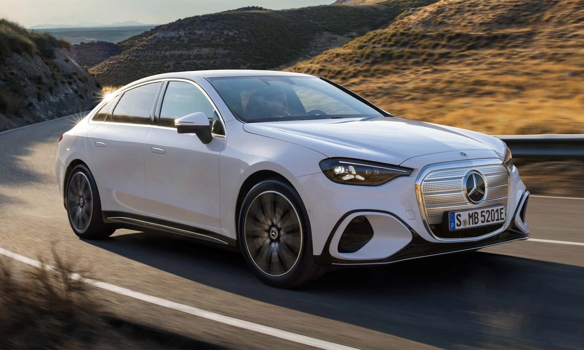 mercedes-c-class-electric-ra-mat-the-gioi