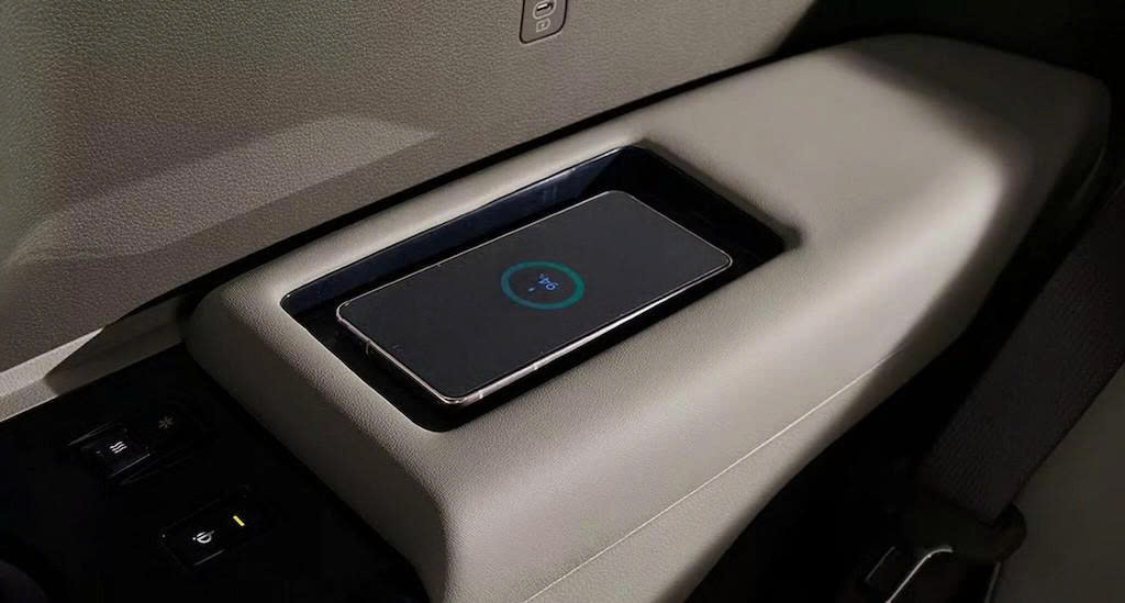 auto365vn-kia-carnival-hi-limousine-3jpg-img_68dcdf105c1138.44440701_auto365vn.jpg