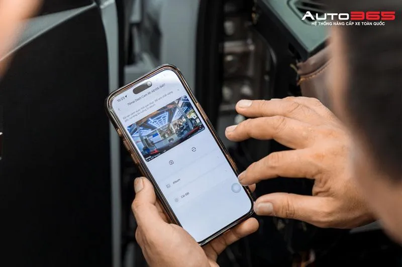 Kiểm tra camera hành trình bị lệch góc quay qua điện thoại trong xe