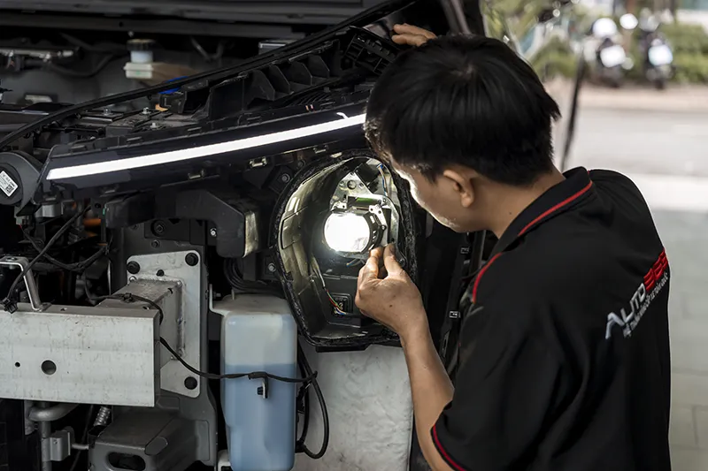 Auto365vn Ky Thuat Vien Co Dinh Den Bang Pat Khi Thi Cong Img 6a9bdf53c56033.58019614