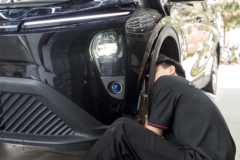 Auto365vn Ky Thuat Vien Tien Hanh Lap Dat Den Img 6a9bdf6c0eef31.97012232