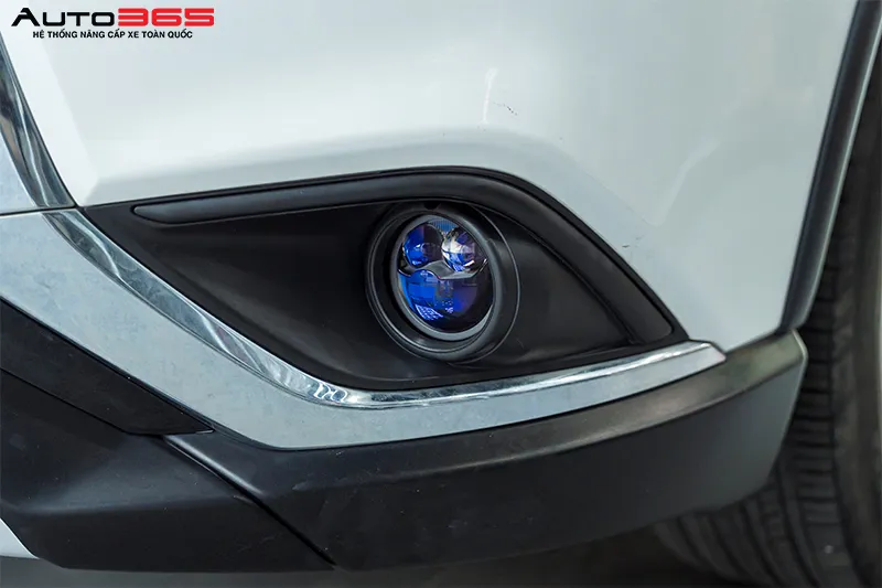 Lắp X-Light F10 Turbo V2 4300K tại hốc đèn gầm Mitsubishi Outlander 2022