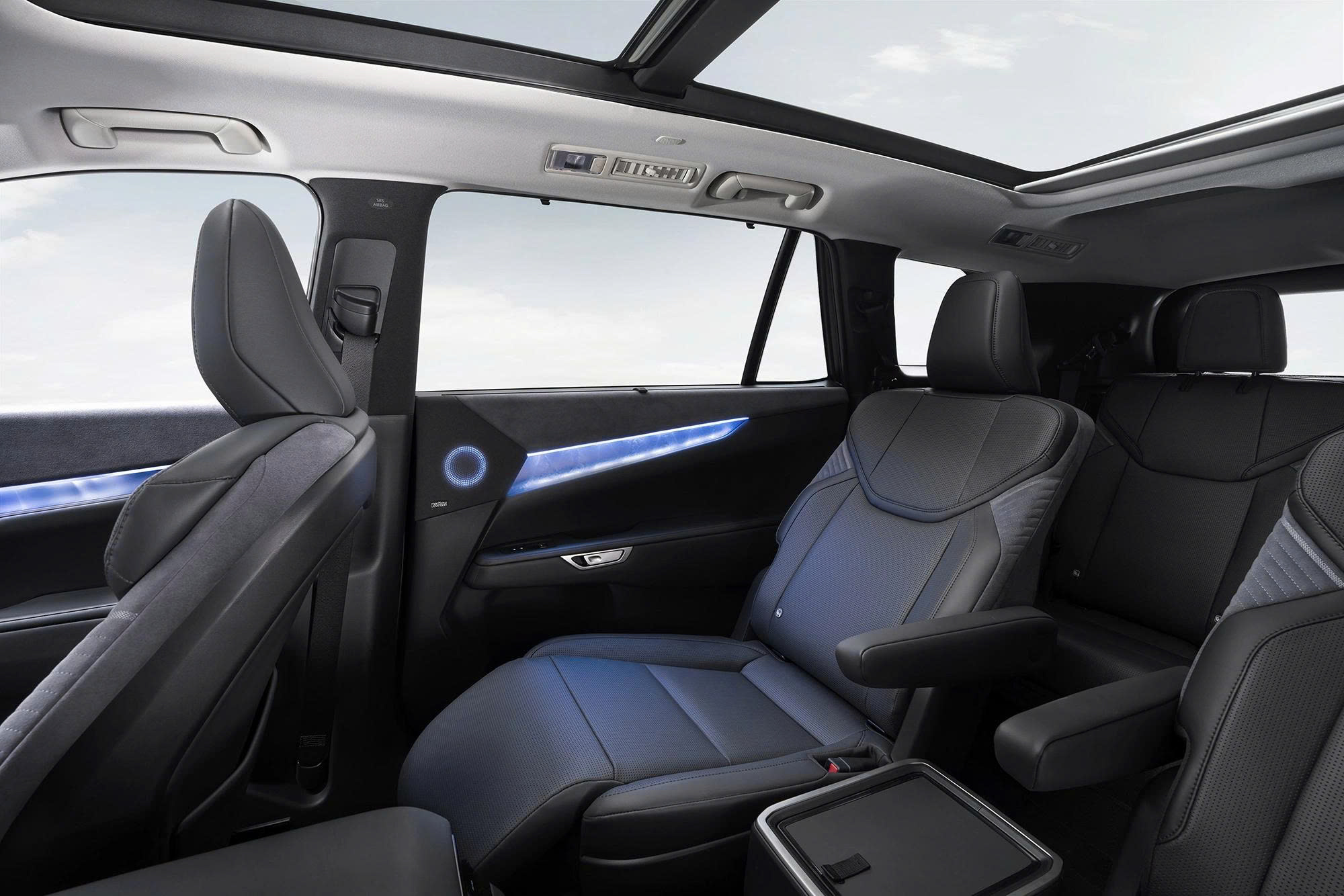 lexus-tz-ra-mat-suv-dien-4.jpg