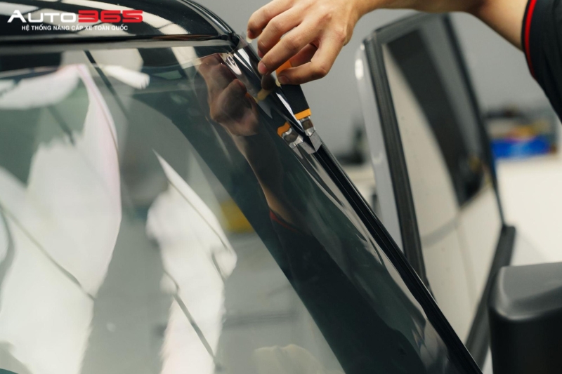 loi-ich-khi-dan-phim-cach-nhiet-3m-cr-blk-xe-vinfast-vf3 (2).jpg