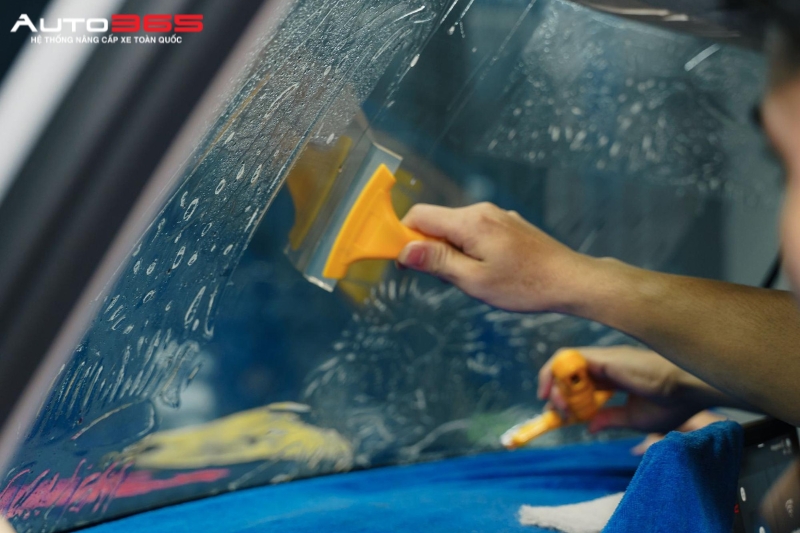 loi-ich-khi-dan-phim-cach-nhiet-3m-cr-blk-xe-vinfast-vf3 (3).jpg