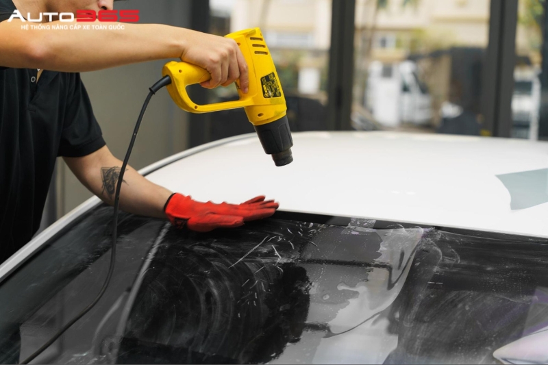 loi-ich-khi-dan-phim-cach-nhiet-o-to-truoc-tet (2).jpg