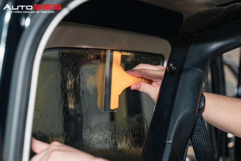 ly-do-chu-xe-nen-dan-phim-cach-nhiet-3m-cr-blk-cho-o-to (3).jpg