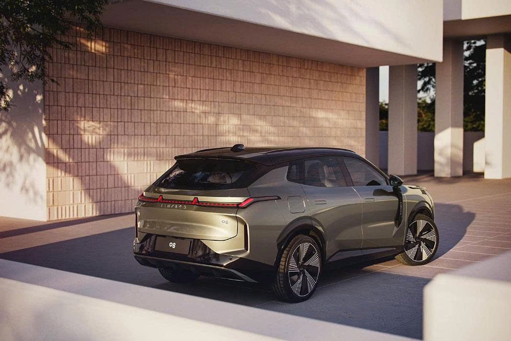 lynk-co-08-ra-mat-1.jpg