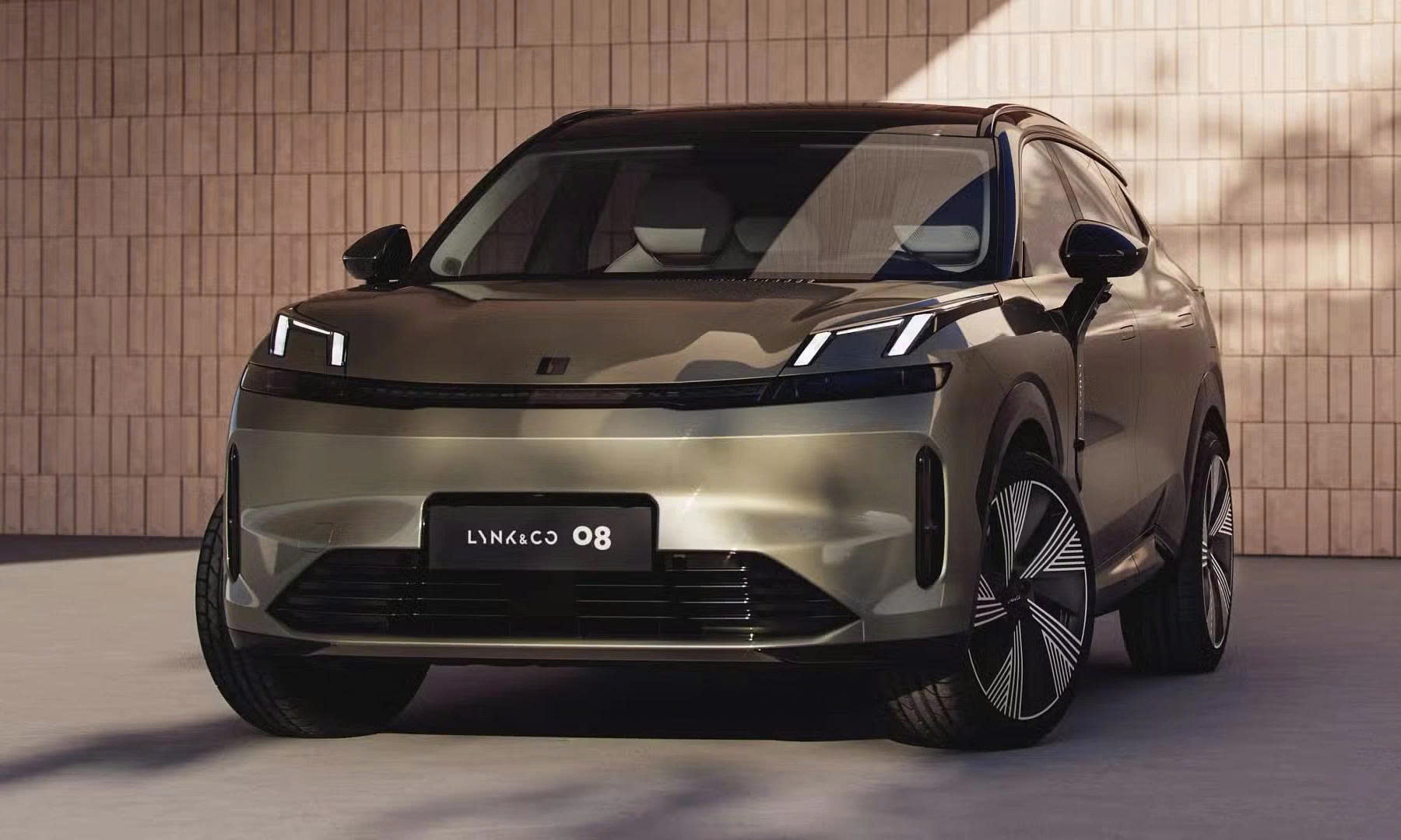 lynk-co-08-ra-mat.jpg