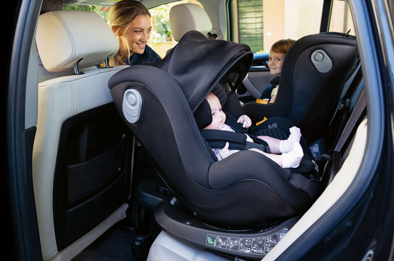 nhung-kieu-thiet-bi-an-toan-sai-chuan-cho-tre-di-o-to (3).jpg