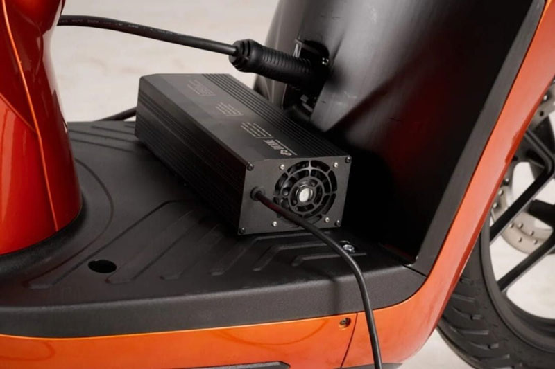 nhung-sai-lam-khi-dung-xe-may-dien-mau-he-khien-pin-nhanh-xuong-cap (4).jpg