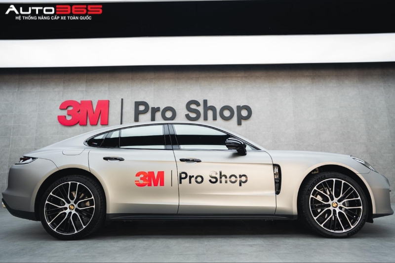 Auto365vn Phong Thi Cong Dan Phim Cach Nhiet 3m Ceramic Nr Cho Porsche Panamera Tai Auto365vn Tru So Chinhjpg Img 6a471c480b5aa2.36972268 Auto365vn