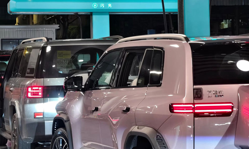 sac-xe-dien-nhanh-nhu-do-xang-byd-gay-soc-voi-tram-sac-1500-kw (3).jpg