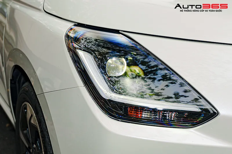 Đèn chính Suzuki Swift sau khi lắp X-Light V20 Square