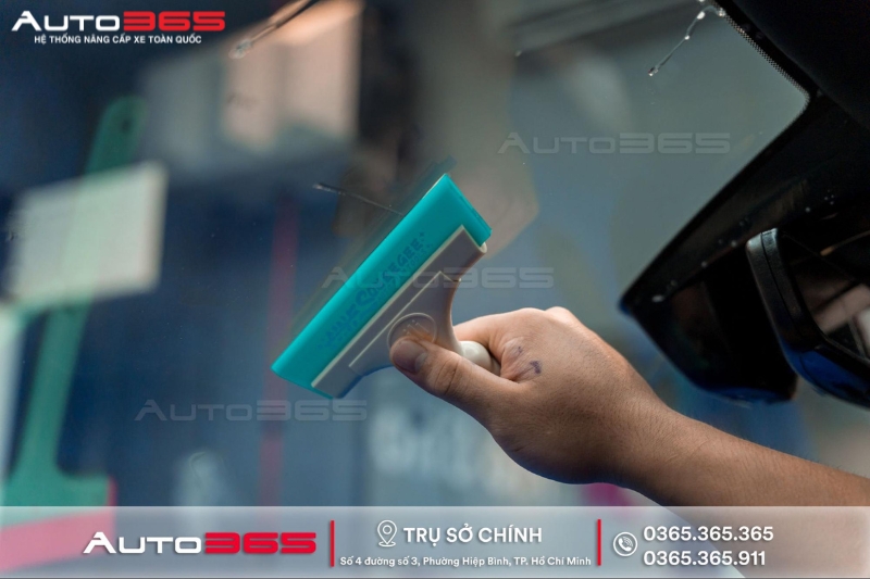 Auto365vn Thi Cong Dan Phim Cach Nhiet 3m Ceramic Nr Cho Bmw 320i Tai Auto365vn Tru So Chinhjpg Img 6a461120b19c36.79171360 Auto365vn