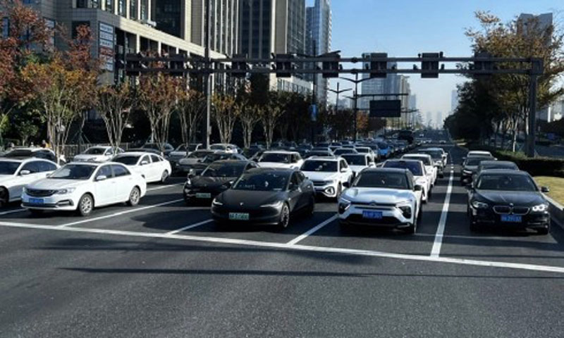 thu-nghiem-mua-dong-2025-gan-70-xe-dien-hoa-van-hanh-trong-dieu-kien-dong-bang (3).jpg