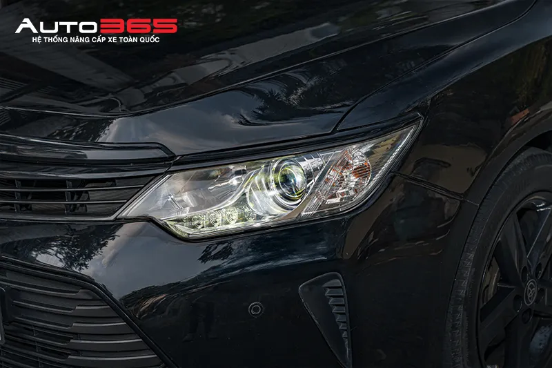 Đèn chính Camry sau khi lắp bi LED