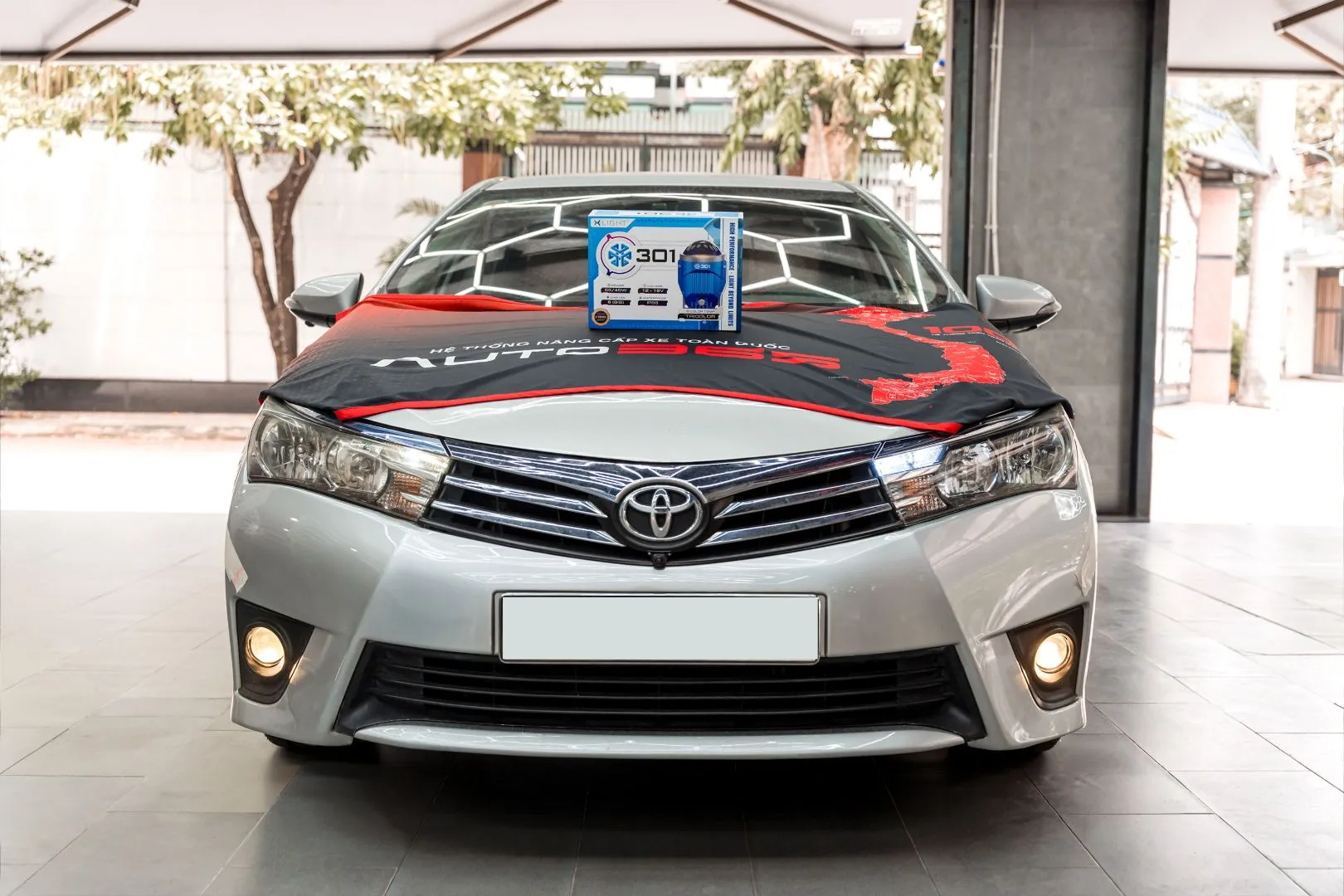 Toyota Corolla Altis 2015 sau khi lắp X-Light 301 V2 tại Auto365 - Trụ Sở Chính.